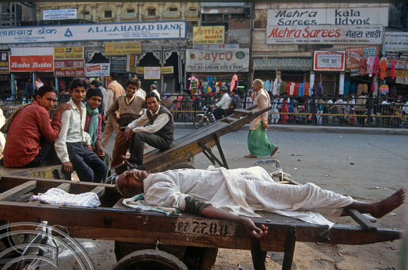 T04198. Sleeping cart puller. Chandni Chowk. Old Delhi. India. December 1993