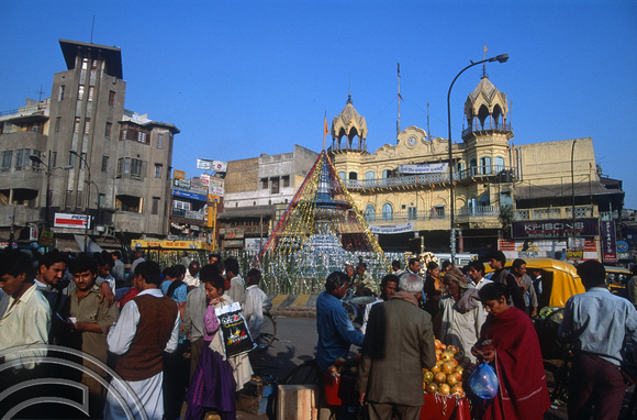 T4203. Streetlife. Chandni Chowk. Old Delhi. India. December 1993