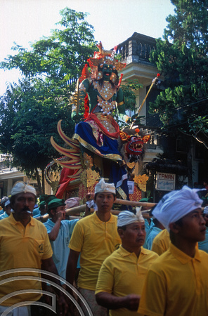 T015897. Men carry a statue of a god in a procession. Ubud. Bali. Indonesia. 19th September 2003