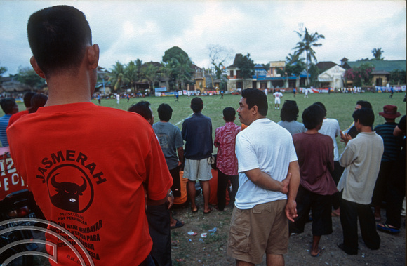 T015871. Locals wearing PDI T-Shirt watching football. Ubud. Bali. Indonesia. 18th September 2003