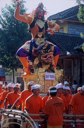 T015889. Men carry a statue of the God Dewa Rudra in a procession. Ubud. Bali. Indonesia. 19th September 2003