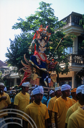 T015896. Men carry a statue of a god in a procession. Ubud. Bali. Indonesia. 19th September 2003