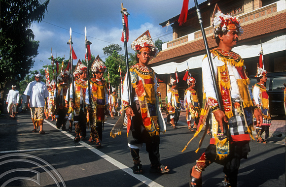 T015915. Warriors in a procession. Ubud. Bali. Indonesia. 19th September 2003