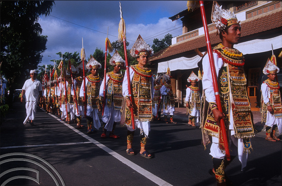 T015911. Warriors in a procession. Ubud. Bali. Indonesia. 19th September 2003