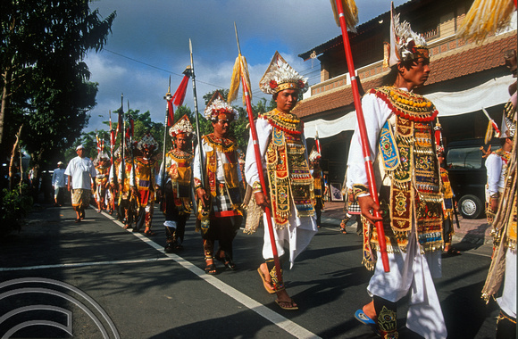 T015914. Warriors in a procession. Ubud. Bali. Indonesia. 19th September 2003