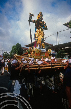 T015969. Carrying the God Dewa Sambhu in a a procession. Ubud. Bali. Indonesia. 19th September 2003