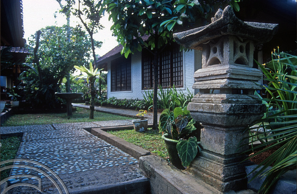 T015994. Tiled paths to private bungalows at Sagitarious Inn. Ubud. Bali. Indonesia. 20th September 2003