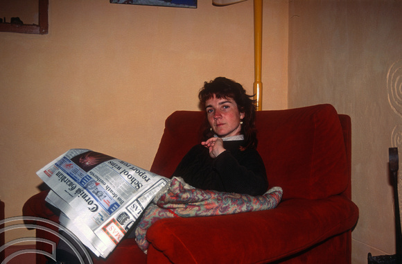 10th November 1995. Lynn reading the paper at Toby's. Cornwall