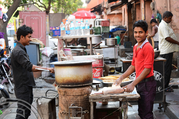 DG293286. Street vendors. Jaipur. Rajasthan. India. 10.3.18