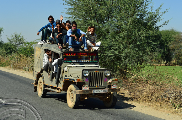 DG291994. Well loaded jeep. Rajasthan. India. 7.3.18