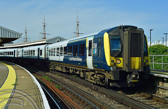 DG402696. 444021. 1P44. 1303 Portsmouth Harbour to London Waterloo. Poertsmouth Harbour. 26.9.2023.