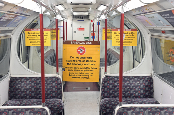 DG352638. Covid precautions. Bakerloo Line. 13.7.2021.