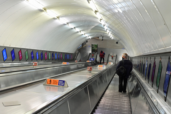 DG352633. Bakerloo Line escalators. Waterloo. 13.7.2021.