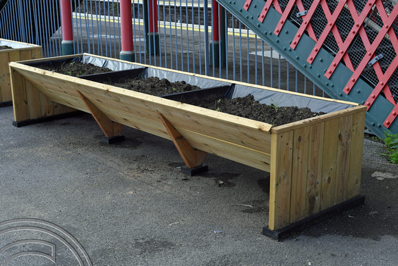 DG403809. Planters for wheelchair users. St Denys. 29.9.2023.