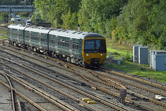 DG403750. 165105. 1V41. 0900 Gatwick Airport to Reading. Guildford. 29.9.2023.