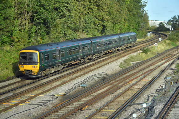DG403752. 165105. . 1V41. 0900 Gatwick Airport to Reading. Guildford. 29.9.2023.