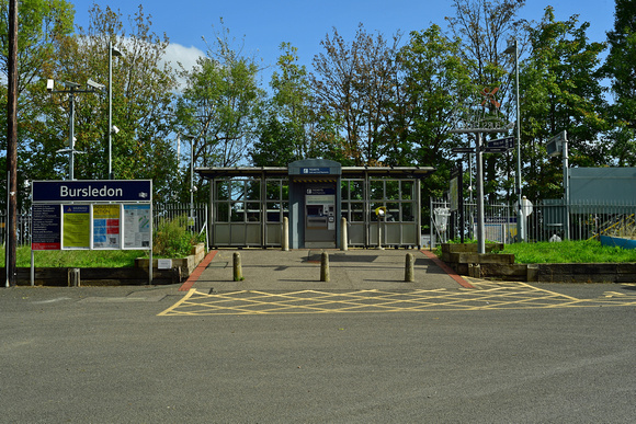 DG403864. Station entrance. Bursledon. 29.9.2023.