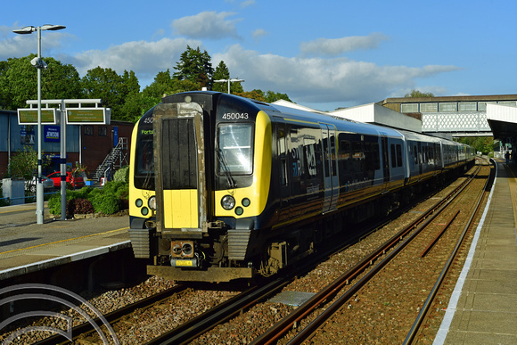 DG403878. 450043. 2P47. 1545 London Waterloo to Portsmouth & Southsea. Haslemere. 29.9.2023.