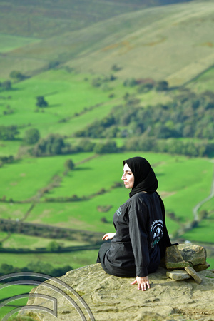 DG404106. Muslim woman hiker. Edale. Derbyshire. 8.9.2023.