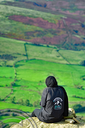 DG404104. Muslim woman hiker. Edale. Derbyshire. 8.9.2023.