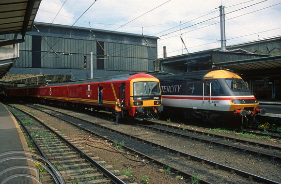 04847. 325001. 001 on test. 43068 on 08.50 Edinburgh to Penzance. Carlisle. 15.6.1995