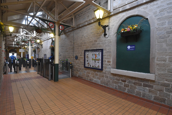 DG404202. Station concourse.  Glossop. Derbyshire. 10.10.2023.