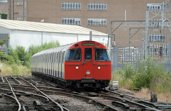 DG300318. Bakerloo line train. Willesden Junction. London. 20.6.18