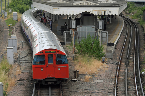 DG300226. Bakerloo line train. Willesden Junction. London. 20.6.18