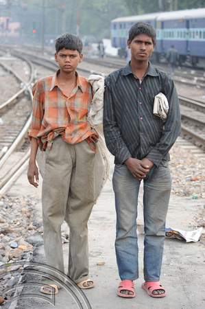 DG75458. Teenage scavengers. New Delhi. India. 26.2.11.