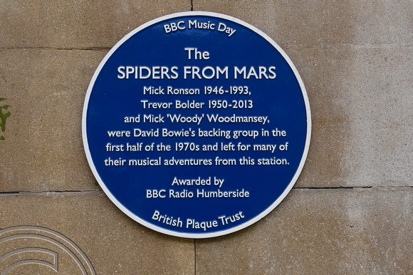 DG304378. Plaque to the Spiders from Mars. Hull. 1.8.18