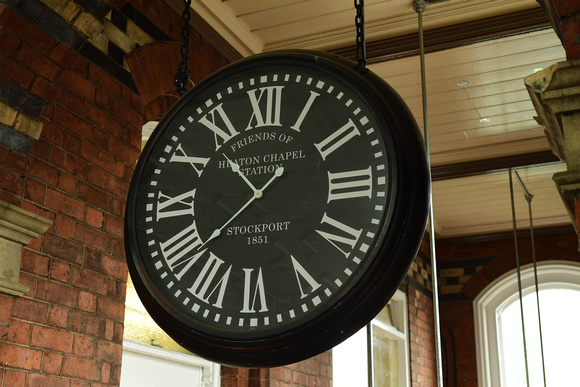 DG304891. Station clock. Heaton Chapel. 6.8.18