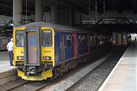DG304514. 150209. vehicles 57212 and 57209. Manchester Victoria. 3.8.18