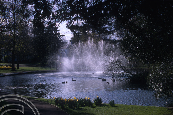 T5944. Park fountain. Leamington Spa Warwickshire. England. 31st March 1997