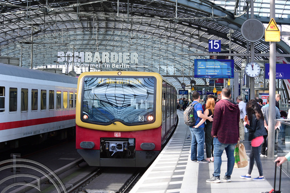 DG308392. DB Class 481 477. Hauptbahnhof. Berlin. Germany. 16.9.18
