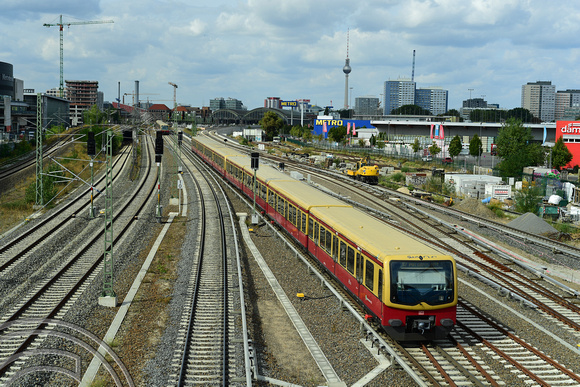 DG308407. DB Class 481 on S7 service. Warschauer Strasse. Berlin. Germany. 16.9.18