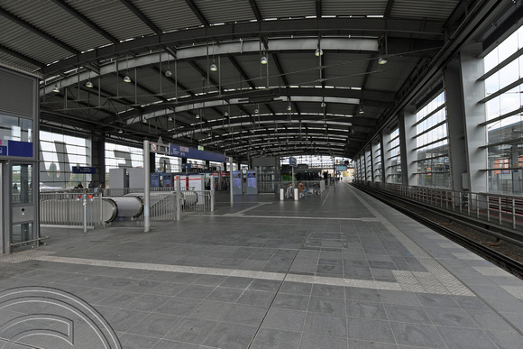 DG308428. Rebuilt station. Ostkreuz. Berlin. Germany. 16.9.18