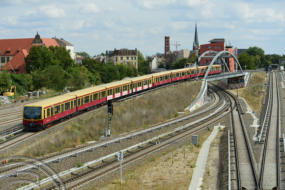 DG308451. DB Class 481 on S3 service. Ostkreuz. Berlin. Germany. 16.9.18