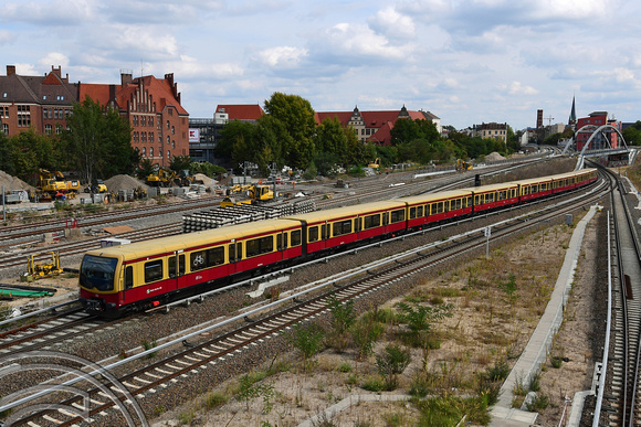 DG308440. DB Class 481 317 on S7 service. Ostkreuz. Berlin. Germany. 16.9.18