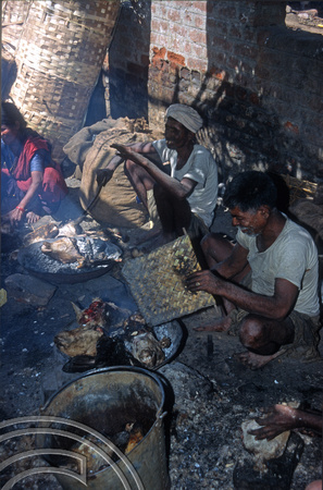 T5821. Cooking sheeps heads. The market. Mysore. Karnataka. India. January 1996
