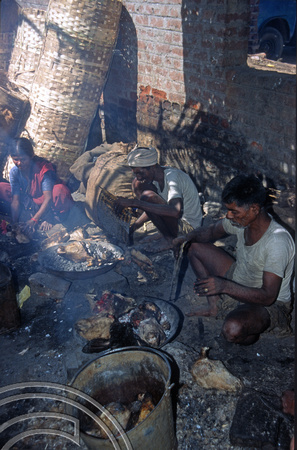 T5822. Cooking sheeps heads. The market. Mysore. Karnataka. India. January 1996