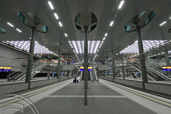 DG308941. Low level platforms. Hauptbahnhof. Berlin. Germany. 18.9.18
