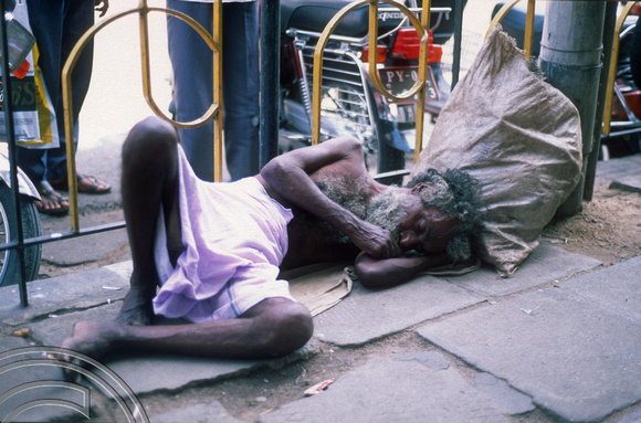 T6598. Homeless man. Pondicherry. Tamil Nadu. India. 29th January 1998