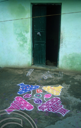 T6651. Rangoli on a doorstep. Mahabalipuram. Tamil Nadu. India. February 1998