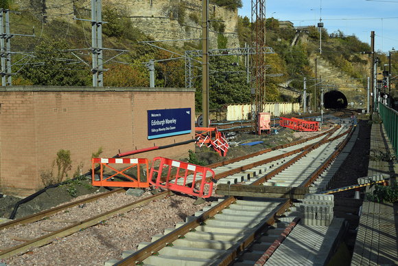 DG311167. Platform extensions. Edinburgh Waverley. 5.10.18