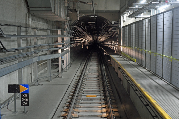 DG367496. Elizabeth Line tunnel. Paddington. 7.3.2022.