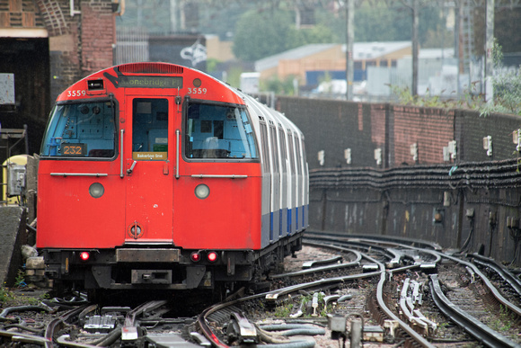 DG358040. Bakerloo line train. Queens Park. 14.9.2021.