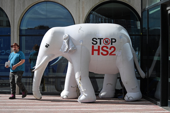 DG310082. Stop Hs2 demo at Tory conference. Birmingham. 1.10.18