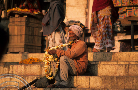 T6882. Pilgrim. Varanasi. Uttar Pradesh. India. 1998.