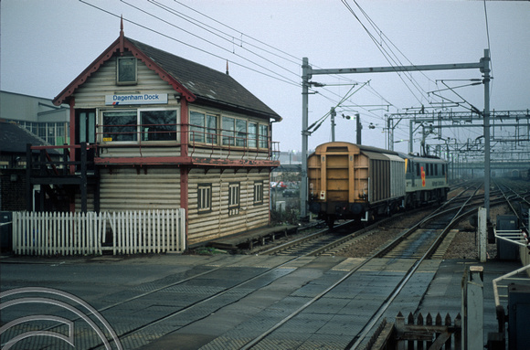 05410. 90134 and Signalbox. Dagenham Dock. 17.01.1996