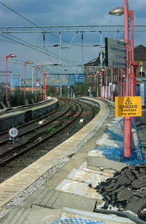 05535. Rebuilding platforms 11 and 12. Stratford. 17. 6.4.1996